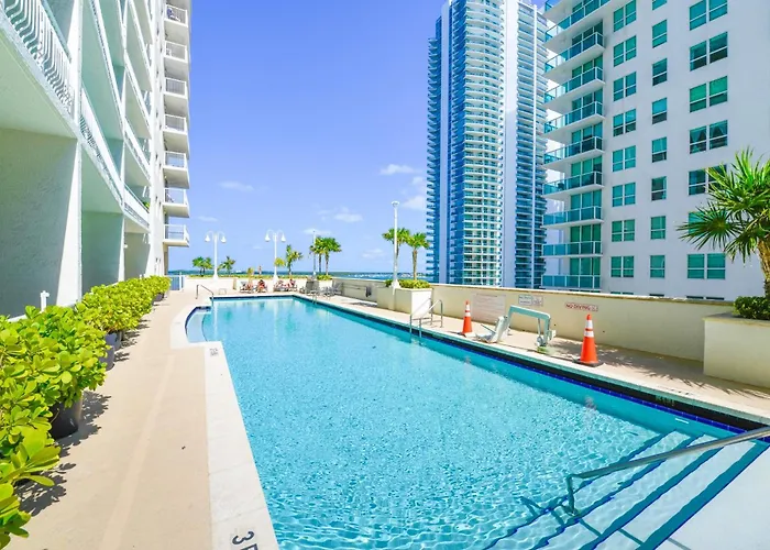Ocean View Exquisite 1 Bedroom Condo With Free Parking