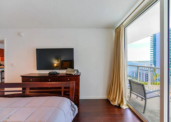 Ocean View Exquisite 1 Bedroom Condo With Free Parking